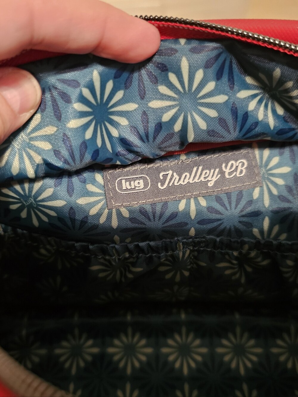 Lug Trolley 2 Crossbody Bag in the Bouquet Red pattern - Picture 5 of 11